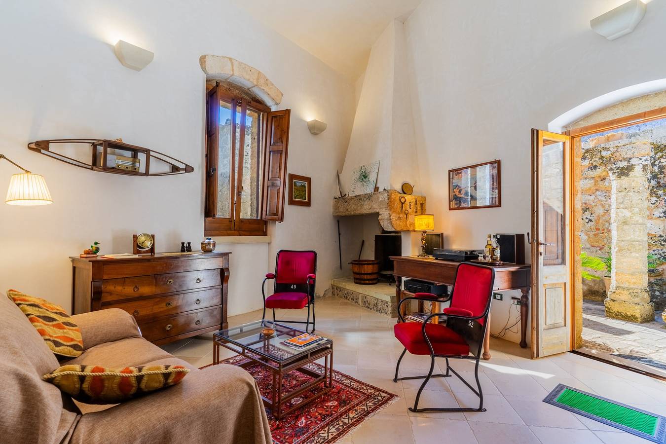 Appartamento intero, Appartamento 'Antica Corte Dell'800' con terrazza privata, Wi-Fi e aria condizionata in Giuliano Di Lecce, Castrignano del Capo