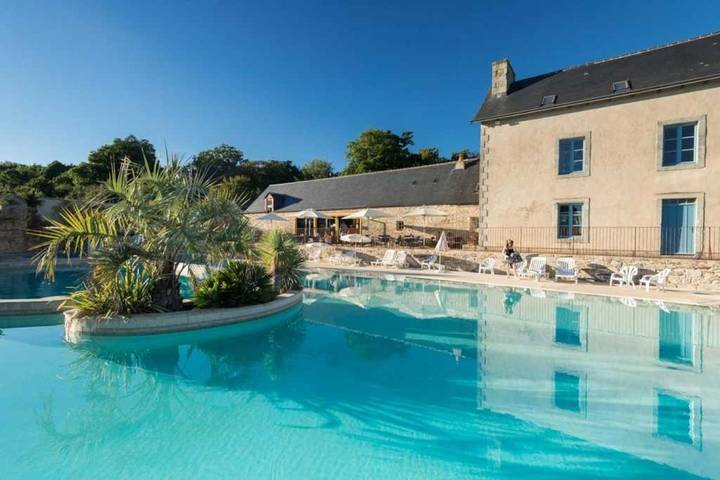 Location de vacances pour 6 personnes, avec jacuzzi ainsi que bassin pour enfant et sauna à Quimper