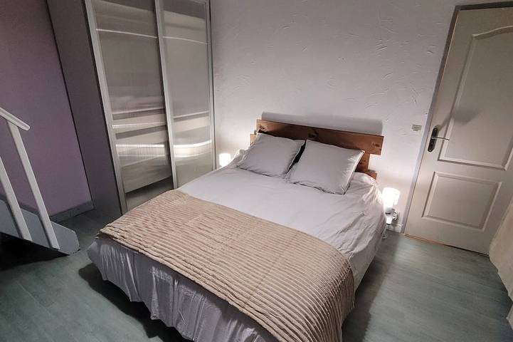 Location de vacances pour 4 personnes, avec balcon ainsi que jacuzzi et jardin, animaux acceptés à Vert-le-Grand - 4