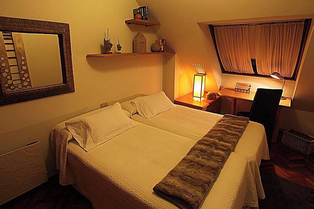 Entire apartment, Homerez - Elegant Apartment in Malpica with Sea View in Malpica de Bergantiños, Costa da Morte