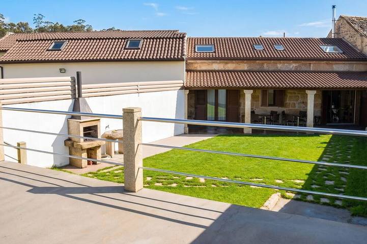 Holiday home for 8 people, with garden and terrace, with pets - 1