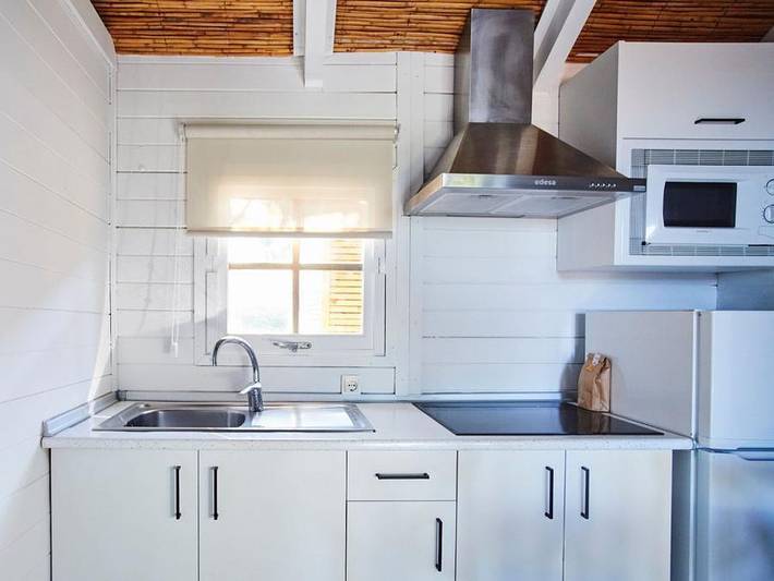 Camping Alannia Els Prats - Bungalow 4 personen - A2 - Maui Cottage in Platja de Rifà (Mont-roig del Camp), Mont-roig del Camp