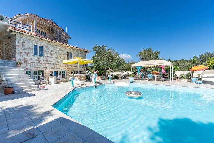 Bungalow für 4 Personen, mit Balkon und Garten in Griechenland - 2