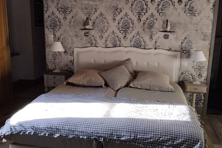 Location de vacances pour 8 personnes, avec piscine ainsi que terrasse et jardin à Plombières-lès-Dijon - 2