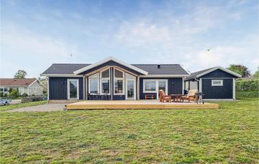 Strandhaus für 8 Personen, mit Terrasse und Garten in Schweden