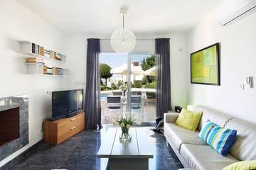 Villa for 4 People in Paphos, South Cyprus, Photo 1