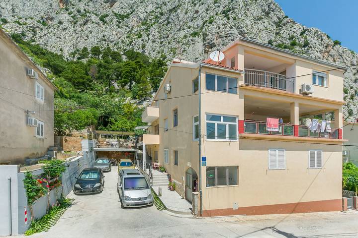 Studio für 2 Personen, mit Balkon und Ausblick in Omis