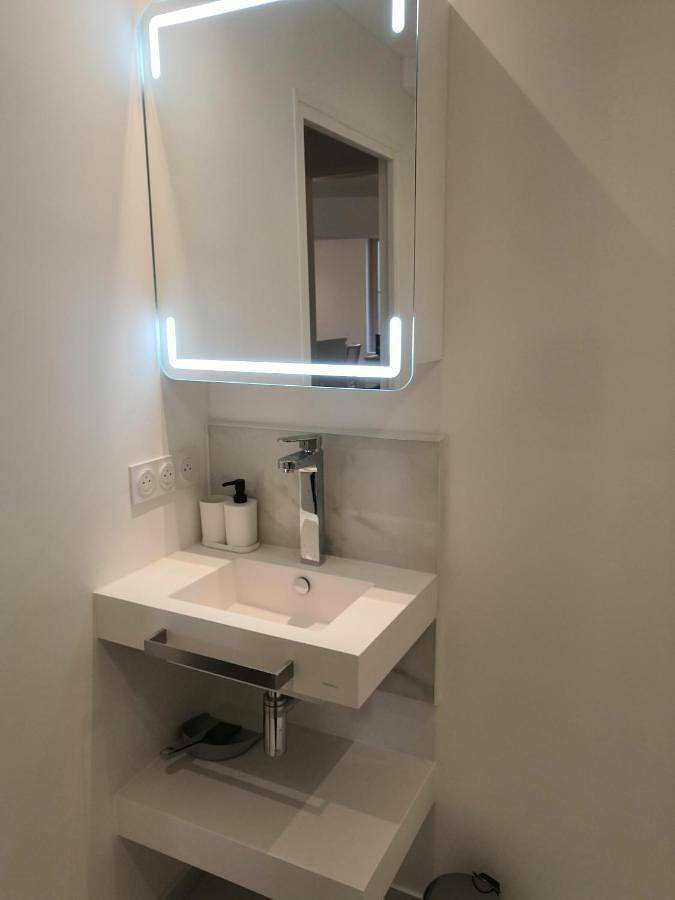 Appartement entier, 2P refait à neuf, calme, quartier historique, entre seine et cathédrale in Mantes-la-Jolie, Yvelines