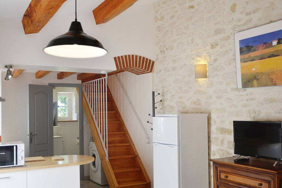 Gîte confortable avec piscine, terrasse et barbecue in Poulan-Pouzols, Région d'Albi