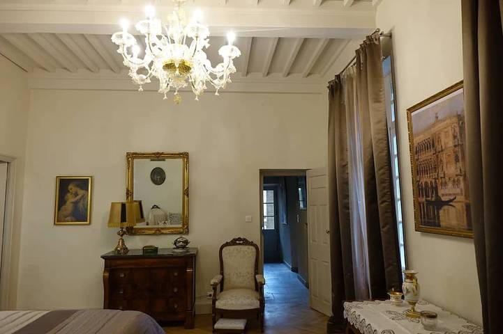 Ganze Wohnung, Luxus-Apartment im Hotel Alfonce aus dem 17. Jahrhundert private Villa in Pézenas, Mittelmeerküste (Frankreich)