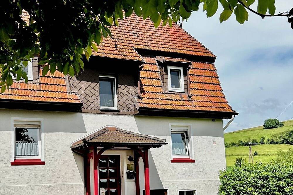 Ganze Wohnung, Ruhig und naturnah gelegene Ferienwohnung - Schneewittchen mit 2 Schlafzimmern in Alheim, Hessisches Bergland