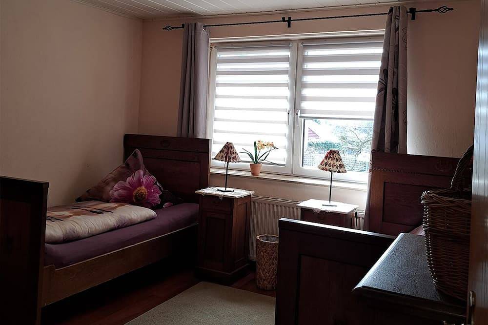 Ganze Wohnung, Ferienwohnung bis 8 Personen, 140 qm, 2 Wcs, direkt am Naturschutzgebiet L.Heide in Behringen, Bispingen