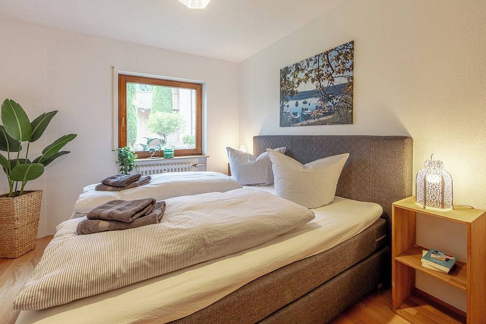 Ganze Wohnung, Fewo Seelilie für bis zu 4 Personen, in nur 200 m zum See in Moos, Untersee