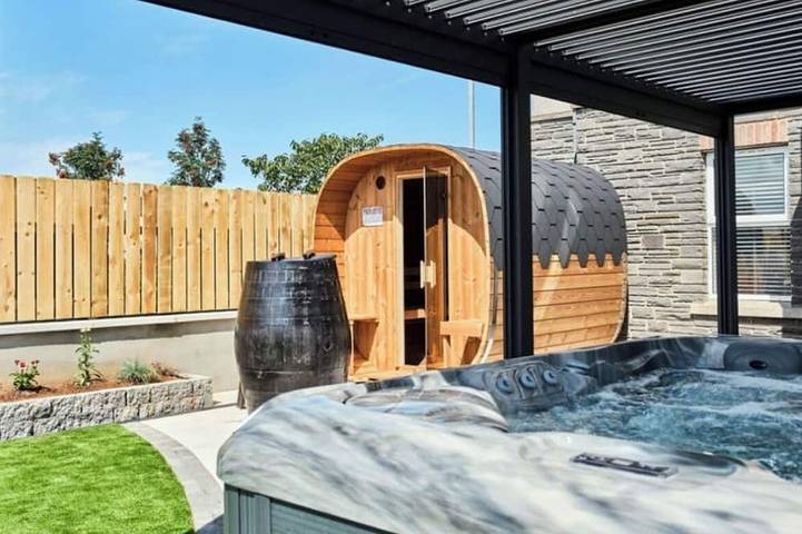 Holiday rental for 11 people, with garden and hot tub in Portstewart