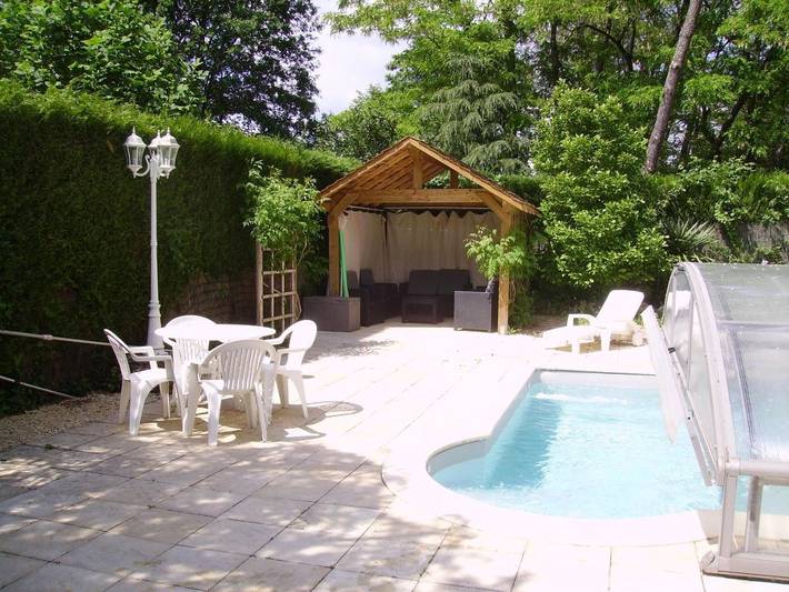 Location de vacances pour 9 personnes, avec vue ainsi que jardin et piscine à Peyzac-le-Moustier - 2