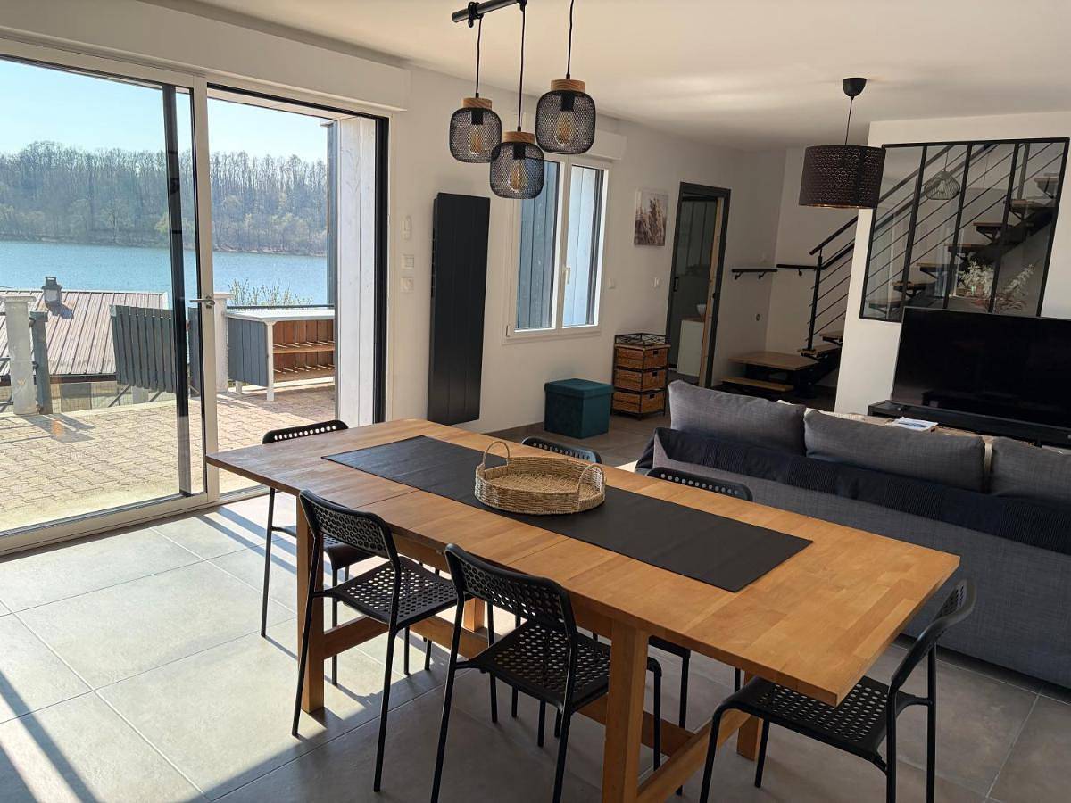 Cottage chaleureux avec vue sur lac in Changey, Haute-Marne