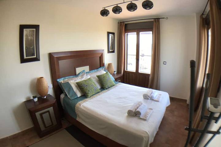 Ganze Wohnung, Moderne Wohnung - Panoramablick - großer Balkon & Dachterrasse in Urbanizacion Costa Esuri, Ayamonte
