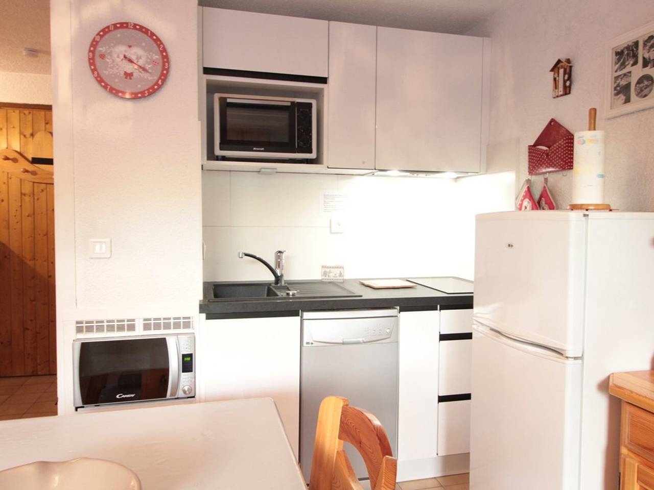 Gehele studio, Renovated Studio for 4 in Village Center, Near Ski Lifts and Amenities in Les Carroz, Arâches-la-Frasse