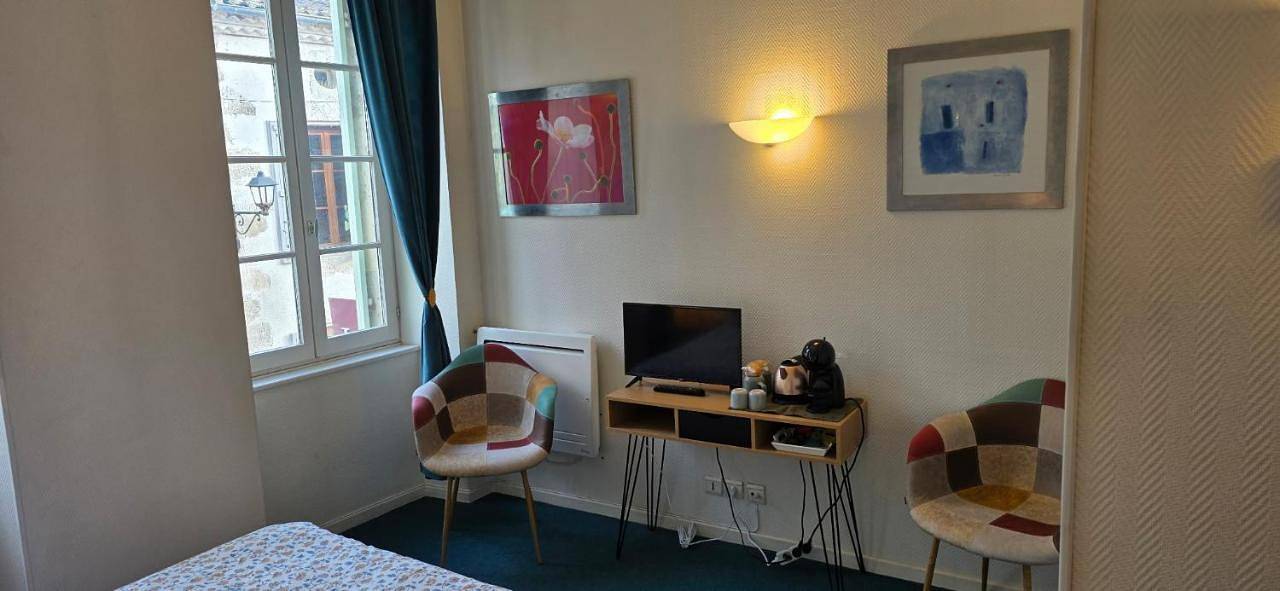 Double Room with Private Bathroom in Nérac, Région de Nérac