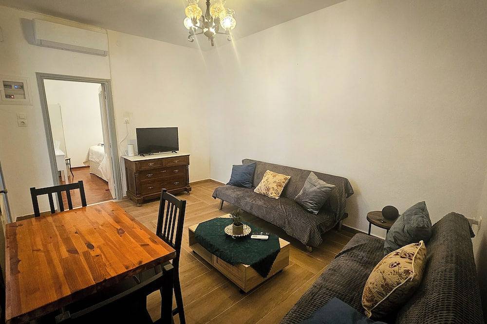 Entire apartment, Luljeta's Guest House -\nyour Peaceful Haven in Hydra’s Heart. in Hydra