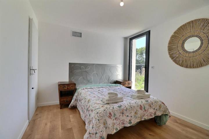 Villa pour 10 personnes, avec jacuzzi et piscine ainsi que jardin et balcon à Mauguio - 2