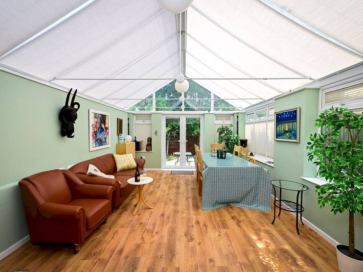 Glamping for 7 people, with garden in Cardiff