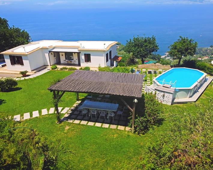 Casa vacanza per 11 persone, con piscina e panorama nonché giardino a Marciano
