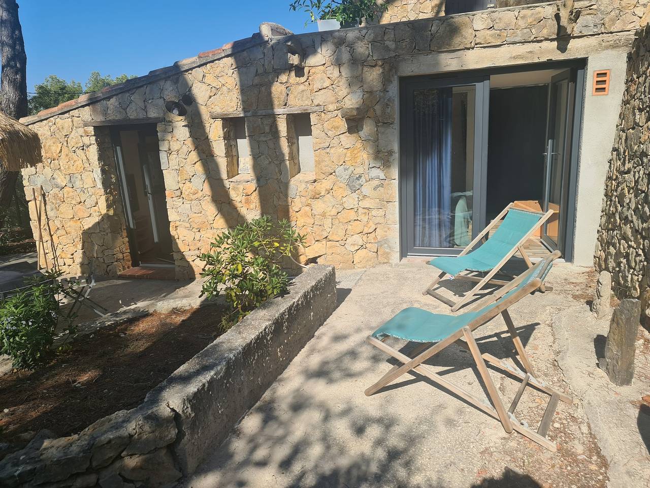 Encantadora casita provenzal de piedra a 900 m de la playa in Sanary-sur-Mer, Costa mediterránea (Francia)