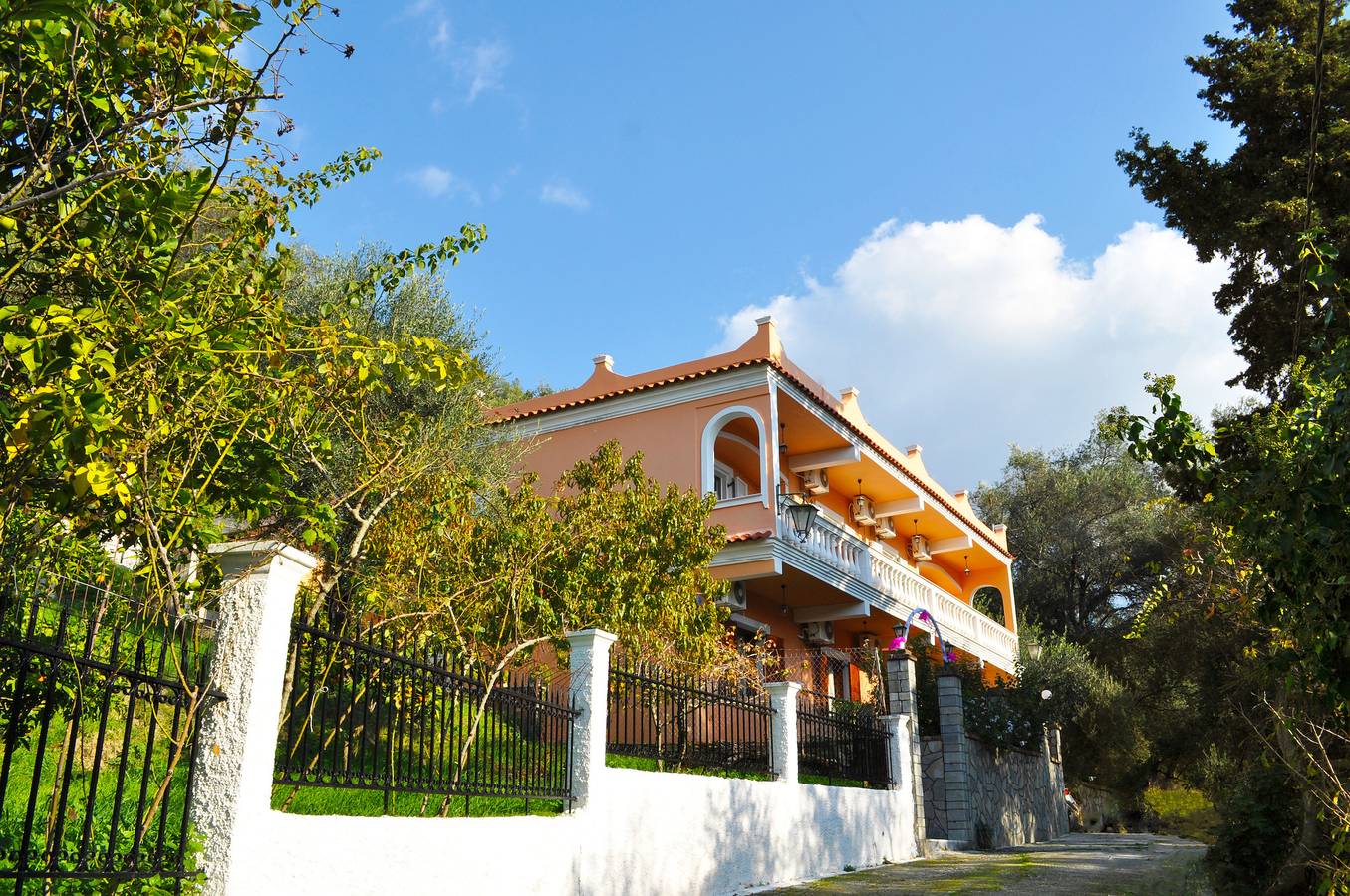 Entire apartment, Holiday House Letta very quiet location Agios Gordios Beach in Agios Gordios, Corfu