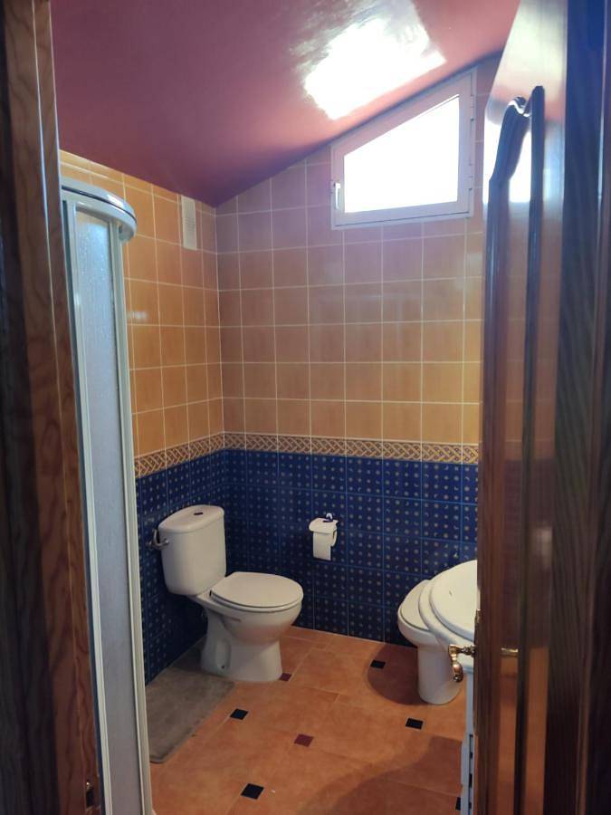 Chalet para 17 personas, con jardín además de piscina y vistas, Se admiten mascotas en Comarca de Teruel - 3