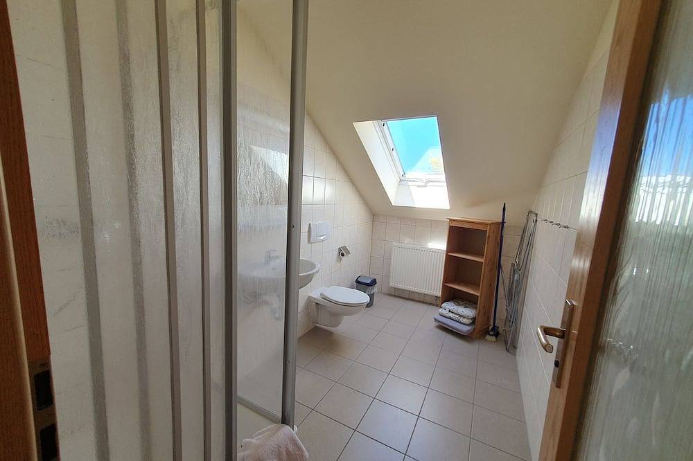 Ganze Wohnung, Apartment-Komfort-Ensuite mit Dusche-Balkon in Schirgiswalde, Schirgiswalde-Kirschau