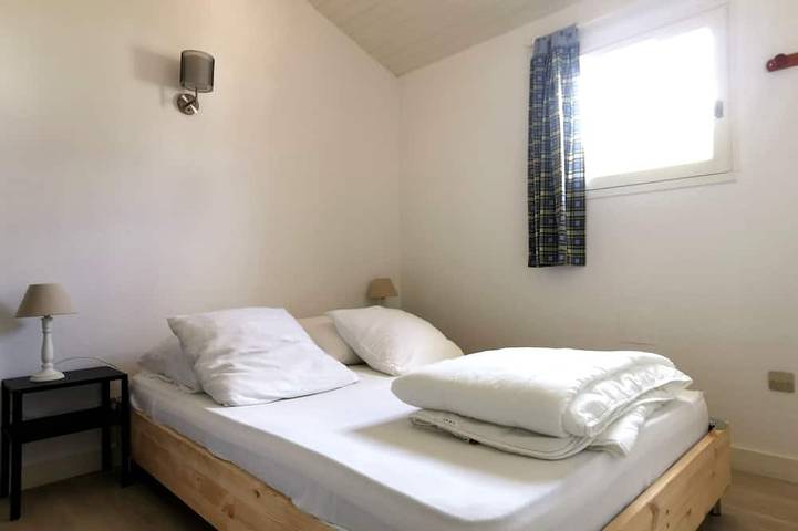 Residential house for 4 people with small garden, 300m from the beach in Vaux-sur-Mer, Côte de Beauté