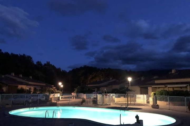 Maison de vacances pour 6 personnes, avec terrasse ainsi que piscine et jardin, animaux acceptés à Argelès-sur-Mer