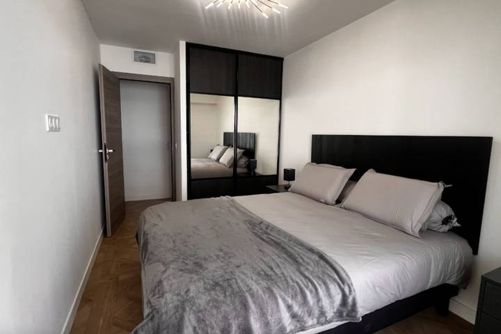 Gîte pour 4 personnes, avec balcon, adapté aux familles dans Plage de Juan-les-Pins - 2