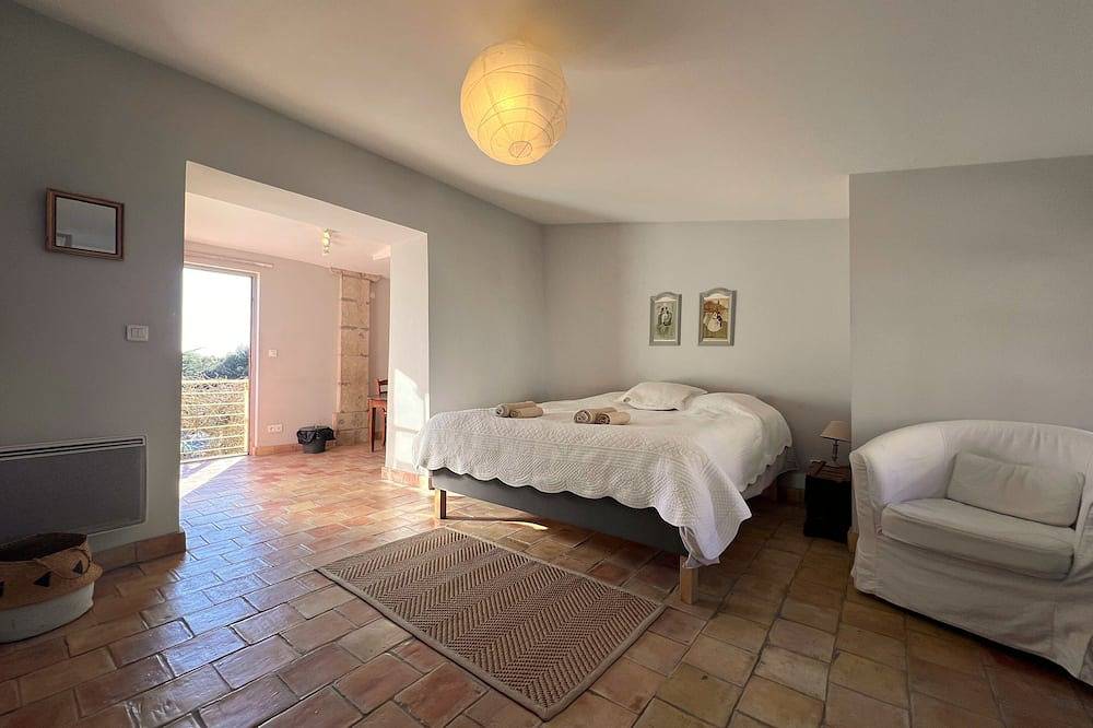 Ganze Wohnung, East Studio – Château Barbebelle Wine Estate Provence in Rognes, Aix-en-Provence und Umgebung