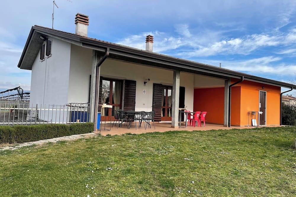 Villa Rondine is surrounded by nature, close to Garda, Verona and Valpolicella. in Verona, Garda Mountains