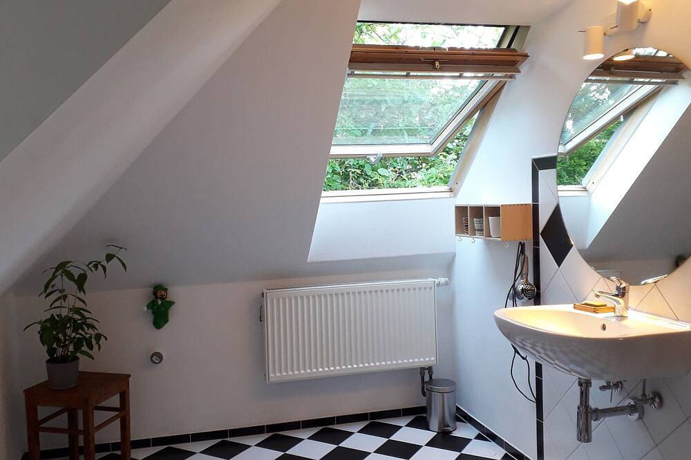 Ganze Wohnung, Zentrumsnahe  Dachwohnung in grüner Oase in Lauf an der Pegnitz, Frankenalb