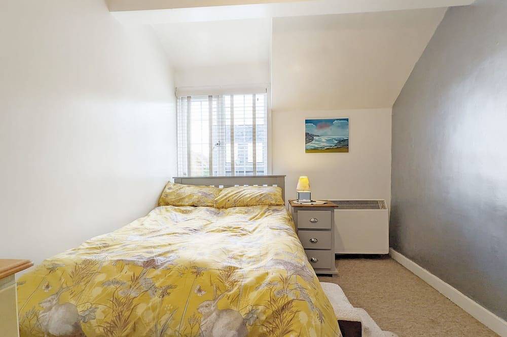 Robins Rest, Billingshurst - sleeps 4 guests  in 2 bedrooms in Billingshurst, South Downs