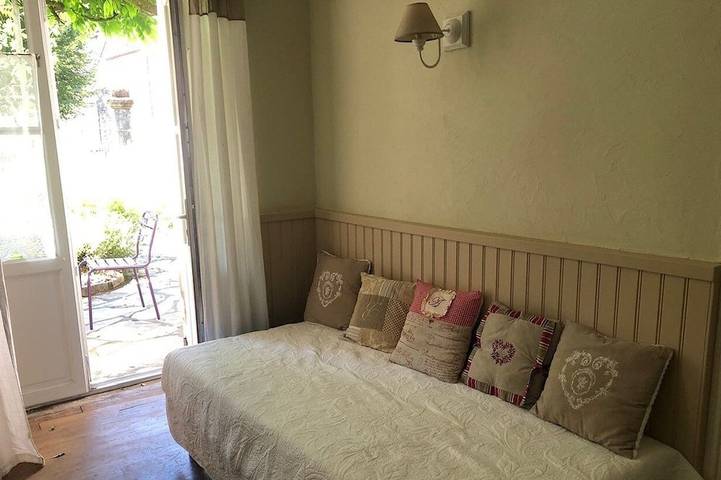 Gîte pour 6 personnes, avec jardin et terrasse à La Canourgue - 4