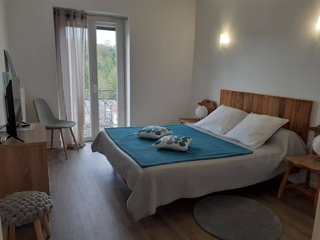 Chambres d'hôtes Chez Stéphanie et Jérôme - Chambre bleue in Laguépie, Massif central