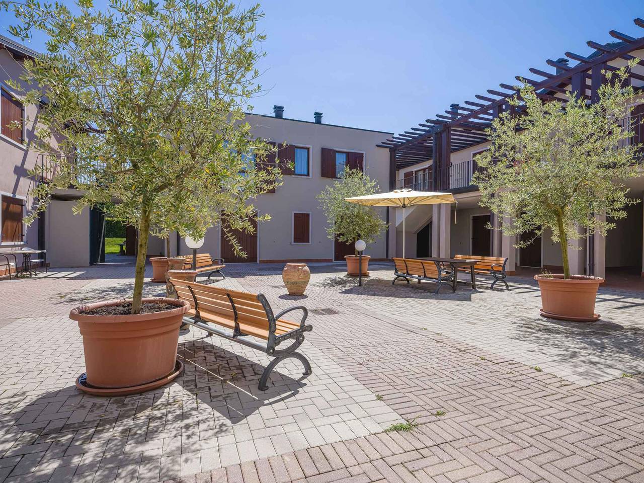 Apartamento vacacional entero, Holiday apartment mit Pool  in Castelnuovo del Garda, Montañas Garda