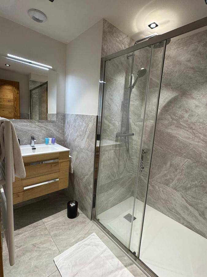 Gîte pour 8 personnes, avec terrasse et vue, animaux acceptés dans Office De Tourisme Des Houches - 4