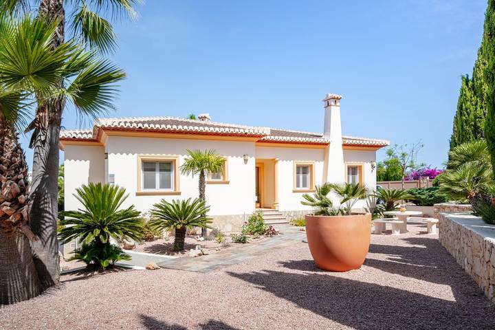 Chalet para 4 personas, con piscina además de terraza y jardín en Provincia de Alicante - 2
