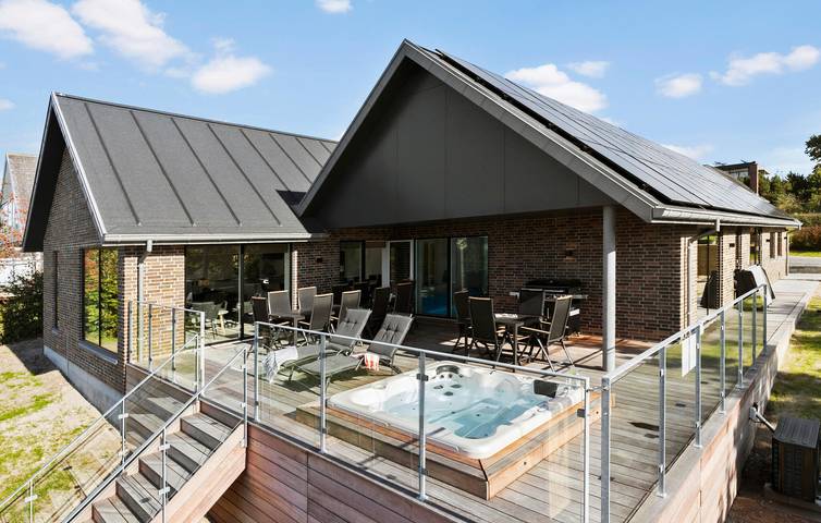 Vakantiehuis voor 14 personen, with Terras and Tuin as well as Zwembad and Sauna in Ebeltoft