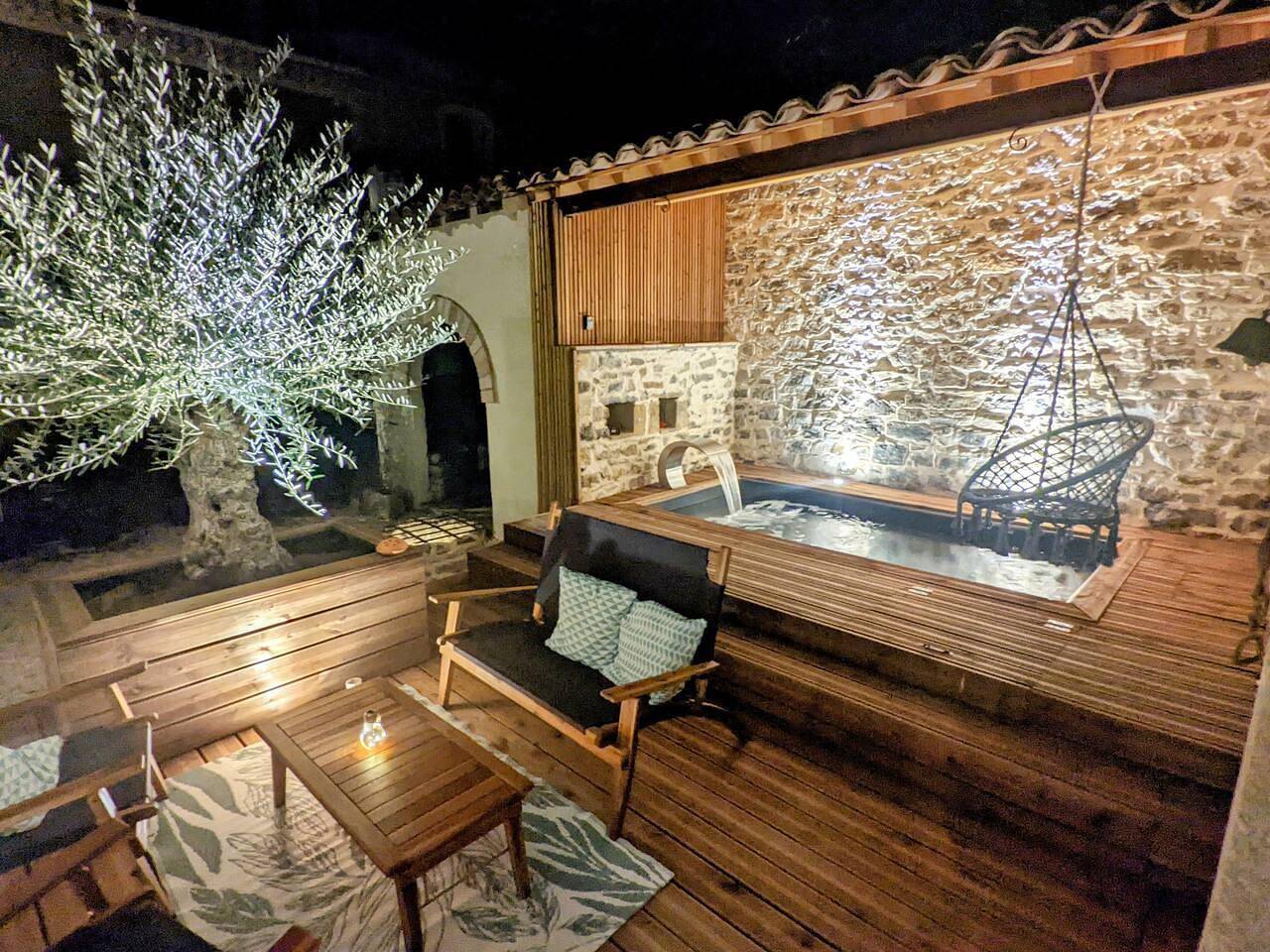 Appartement moderne avec piscine et jardin à 1,5 km du centre de Gailhan in Saint-Clément, Région de Nîmes