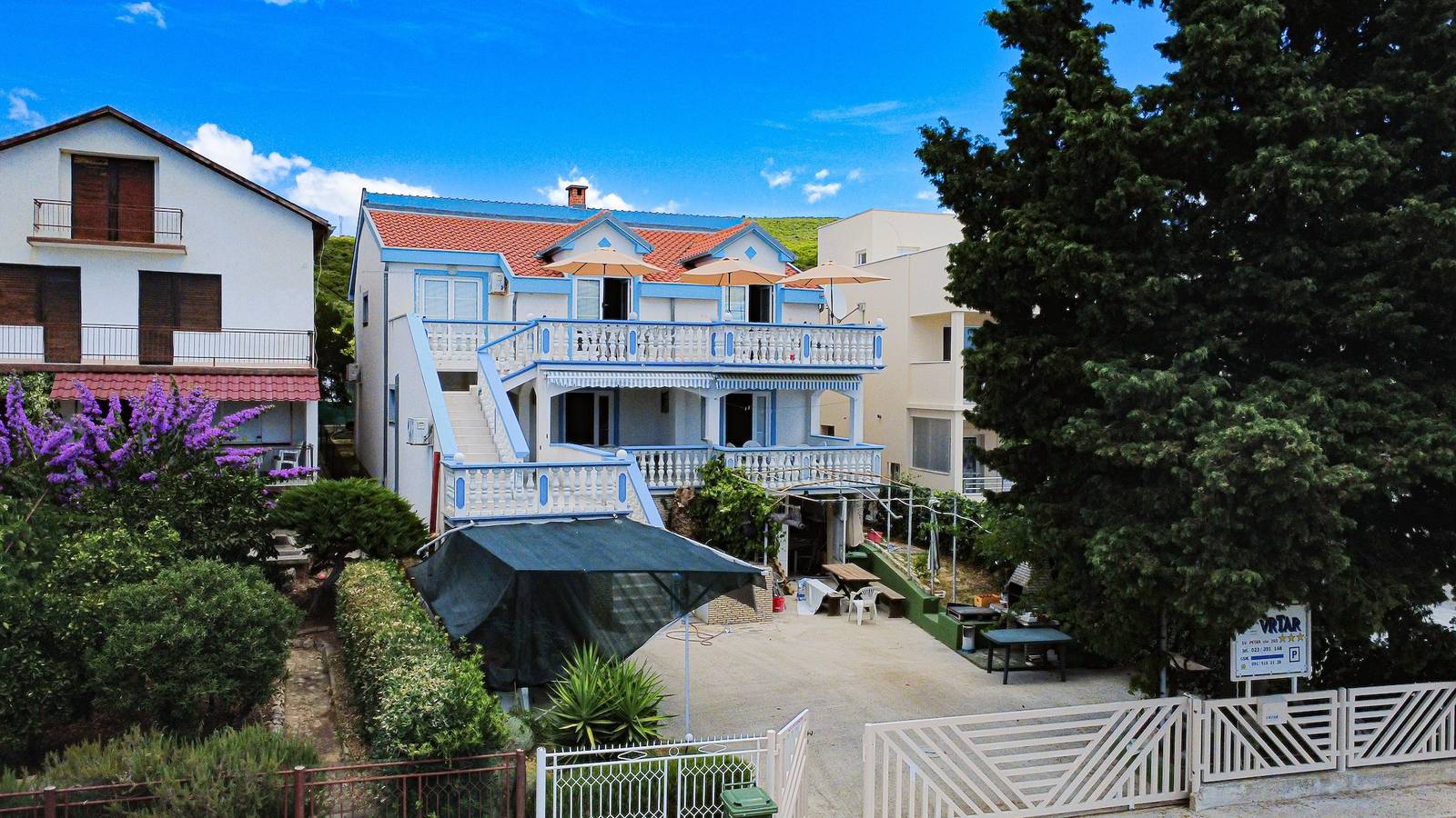 Ganze Wohnung, 2-Zimmer-Ferienwohnung mit Terrasse und Meerblick Sveti Petar (Biograd) A-24702-d in Općina Sveti Filip i Jakov, Zadar