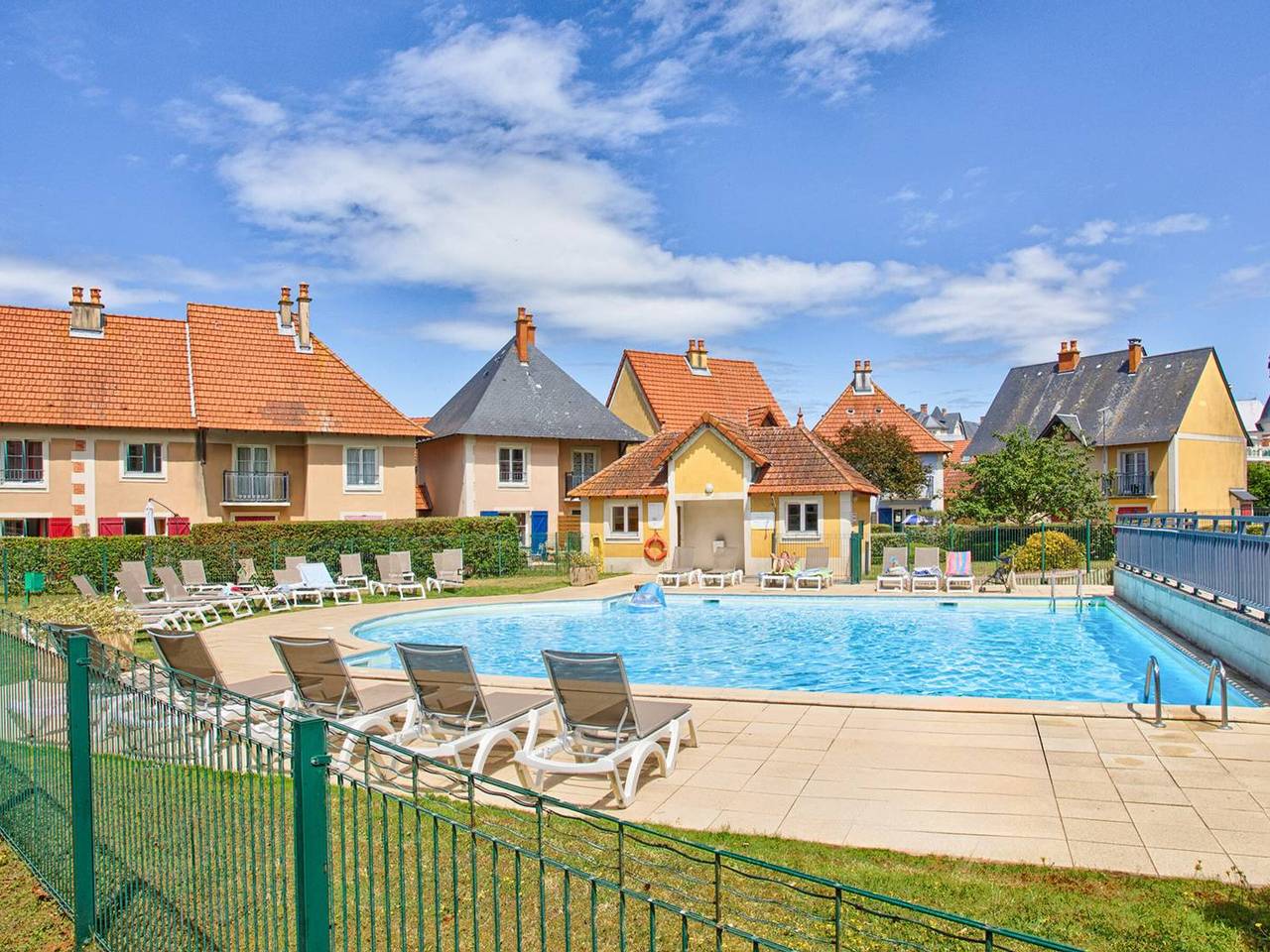 Studio entier, Studio moderne proche plage avec Wifi à Dives-sur-Mer in Dives-sur-Mer, Région de Lisieux