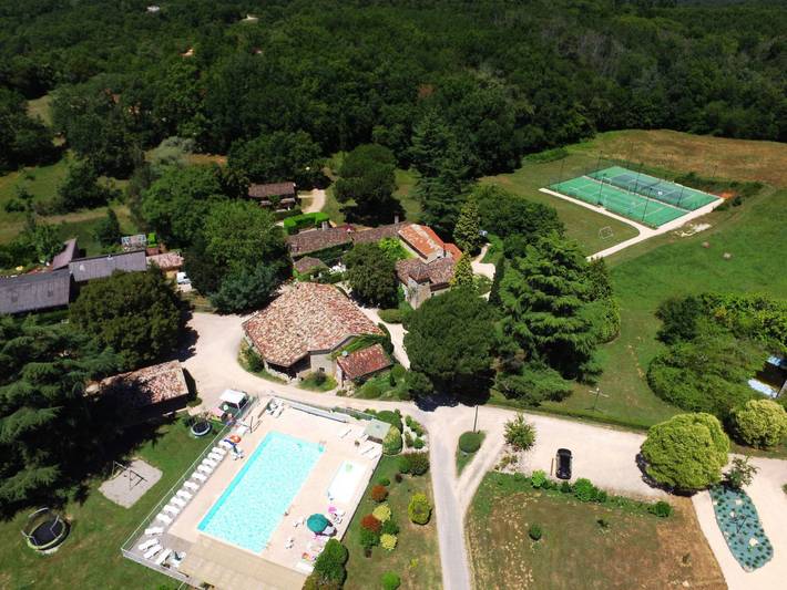 Maison de vacances pour 8 personnes, avec Jacuzzi et Terrasse ainsi que Jardin et Piscine dans le Sud de la France
