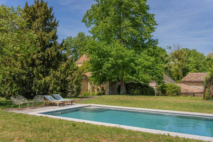 Chambre d’hôte pour 6 personnes, avec Terrasse et Jardin ainsi que Piscine et Vue