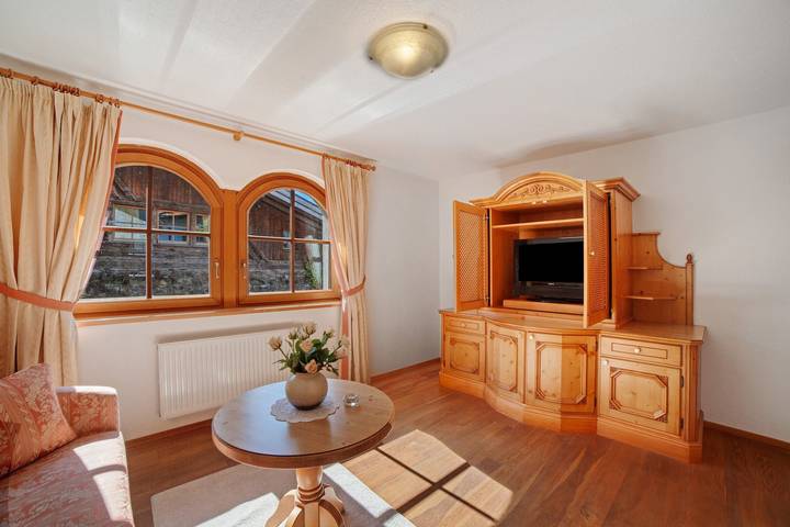 Appartamento intero, Wiedmairhof Appartamento 'Schwalbennest' con balcone ovest terrazza e giardino in comune e Wi-Fi in Oberplars, Lagundo